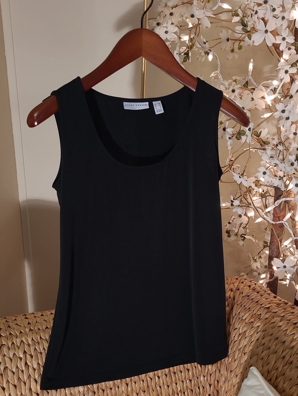 Black Sleeveless Scoop Neck Tank Top